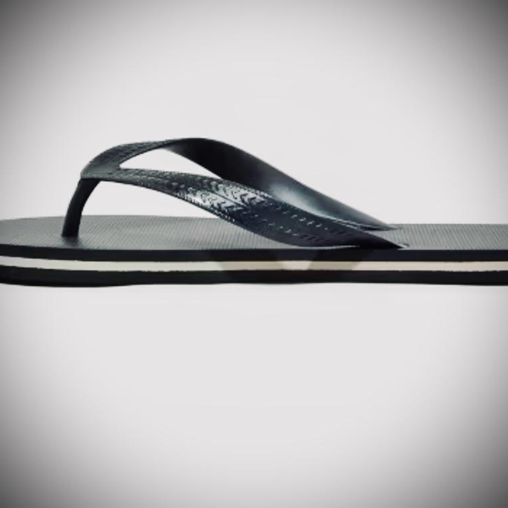 NEW, Goodfellow & Co., Chic, Man's, Black and Gray, Flip Flops. Size: 11-12.